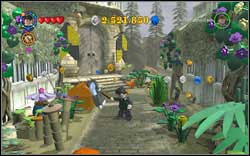 Fleur Delacour: Use (RD) on the big, locked chest and then open it with normal magic - LEGO Harry Potter Years 1-4: Hogwarts Bonuses - Walkthrough - Secrets and Collectibles - LEGO Harry Potter Years 1-4 Guide & Walkthrough