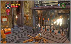 Ravenclaw (blue): In Gringotts Bank, you will find a silver padlock on the far right - destroy it with (RD) and pull the chain with a strong character - LEGO Harry Potter Years 1-4: Year 1 Bonuses - Walkthrough - Secrets and Collectibles - LEGO Harry Potter Years 1-4 Guide & Walkthrough