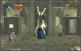 Jump onto the platforms once again, move right and use magic to destroy the chest - LEGO Harry Potter Years 1-4: Year 2 Part 2 - Walkthrough - Walkthrough - LEGO Harry Potter Years 1-4 Guide & Walkthrough