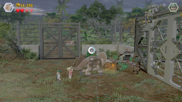 As the triceratops, approach the gate on the right and destroy the orange object that you can see in the screenshot - Welcome to Jurassic Park | Jurassic Park - walkthrough - Jurassic Park - walkthrough - LEGO Jurassic World Game Guide & Walkthrough