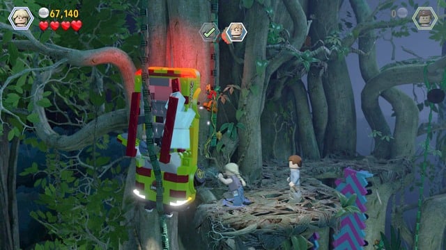 As Grant, approach the thickets on the right and cut through it, with the talon - Park Shutdown | Jurassic Park - walkthrough - Jurassic Park - walkthrough - LEGO Jurassic World Game Guide & Walkthrough
