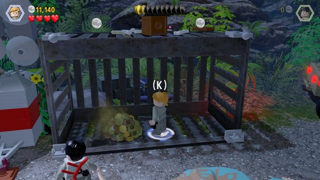 As Malcolm, approach the dinosaur cage and cut through the chains, at the right moment - InGen Arrival | Jurassic Park - The Lost World - walkthrough - Jurassic Park - The Lost World - walkthrough - LEGO Jurassic World Game Guide & Walkthrough