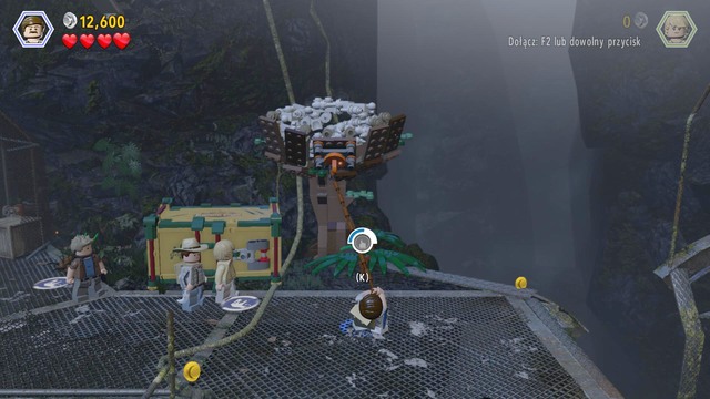 Approach the spot shown in the screenshot, as Grant, and cut through the rope to get rid of the pteranodon - Birdcage | Jurassic Park III - walkthrough - Jurassic Park III - walkthrough - LEGO Jurassic World Game Guide & Walkthrough