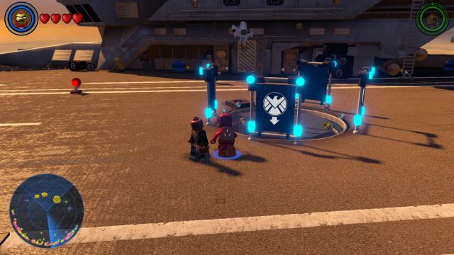 Once on the Helicarrier, walk towards the elevator shown on the picture in order to get inside - How to get to the Helicarrier? - FAQ - Frequently Asked Questions - LEGO Marvels Avengers - Game Guide and Walkthrough