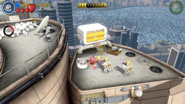 Before you destroy Lokis force field, first fly to the roof shown on the picture and get rid of Chitauri that can be found there - Stan Lee / Red brick - Earths Mightiest - secrets - LEGO Marvels Avengers - Game Guide and Walkthrough