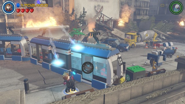 Walk to the right side of the train that is blocking the way and shoot the glass cover as Hawkeye - Stan Lee / Red brick - Rise of Ultron - secrets - LEGO Marvels Avengers - Game Guide and Walkthrough