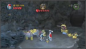 Bottle 9 - In the secret bay climb the ship and slide down on the chain from the right mast - Isla de Muerta - bottles - The Curse of the Black Pearl - LEGO Pirates of the Caribbean: The Video Game - Game Guide and Walkthrough