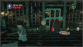 Bottle 5 - During your first visit under the deck shoot at the dynamite floating in water using the cannon - Norrington's Choice - bottles - At World's End - LEGO Pirates of the Caribbean: The Video Game - Game Guide and Walkthrough