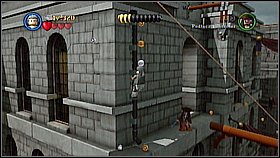 Use the beam to get on the left side [1] and climb the gutter - London Town - walkthrough - On Stranger Tides - LEGO Pirates of the Caribbean: The Video Game - Game Guide and Walkthrough