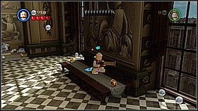 Bottle 1 - In the first part blow up six sets of armor (use Marty's cannon or bombs or a different character) - London Town - bottles - On Stranger Tides - LEGO Pirates of the Caribbean: The Video Game - Game Guide and Walkthrough