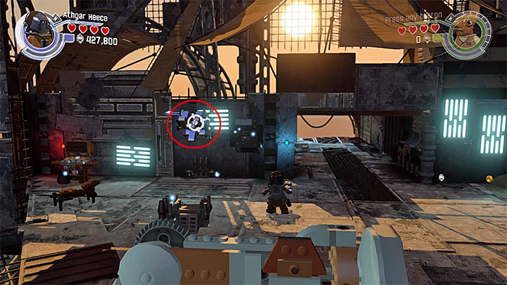 You can destroy the last silver object right before you take the passage on the top ledge - Lor San Tekkas Return | Minikits and red bricks - Minikits and red LEGO bricks - LEGO Star Wars: The Force Awakens Game Guide