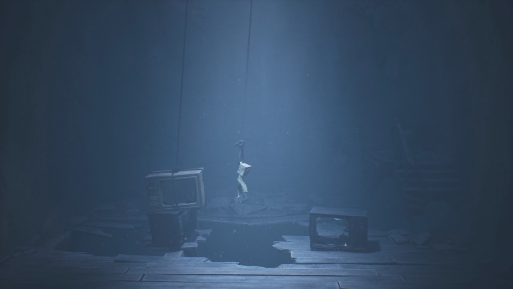 Jump from the TV to the loop and grasp at it tightly - Little Nightmares 2: Road to the Orphanage - Chapter 2 walkthrough - Chapter 2 - Orphanage - Little Nightmares 2 Guide