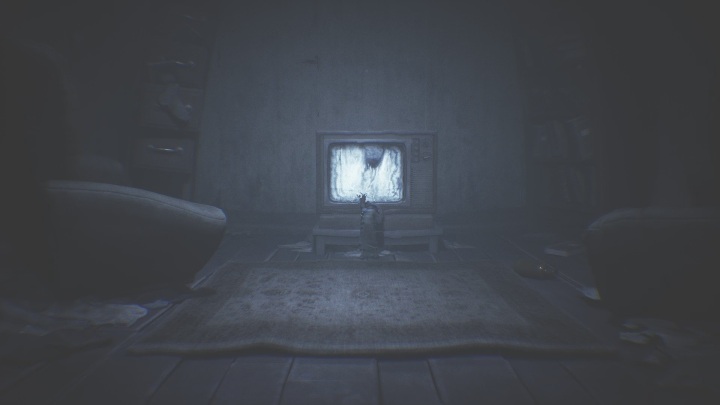 As usual, approach the screen and tune to the right station - Little Nightmares 2: Crossing the city - Chapter 4 walkthrough - Chapter 4 - Getting to the Tower - Little Nightmares 2 Guide