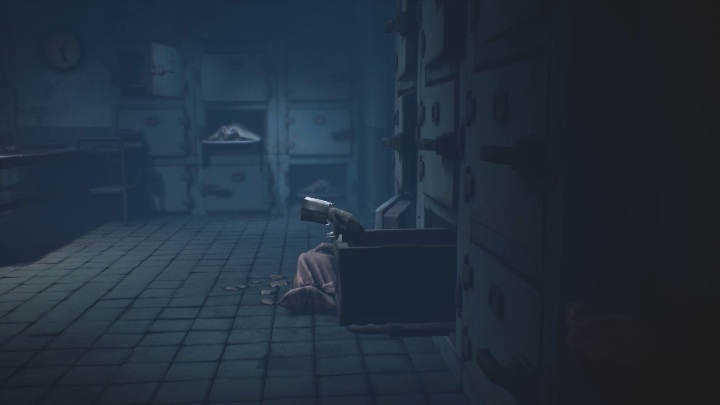 Six has to push you to the other side of the morgue - Little Nightmares 2: Escape - Chapter 3 Hospital walkthrough - Chapter 3 - Hospital - Little Nightmares 2 Guide