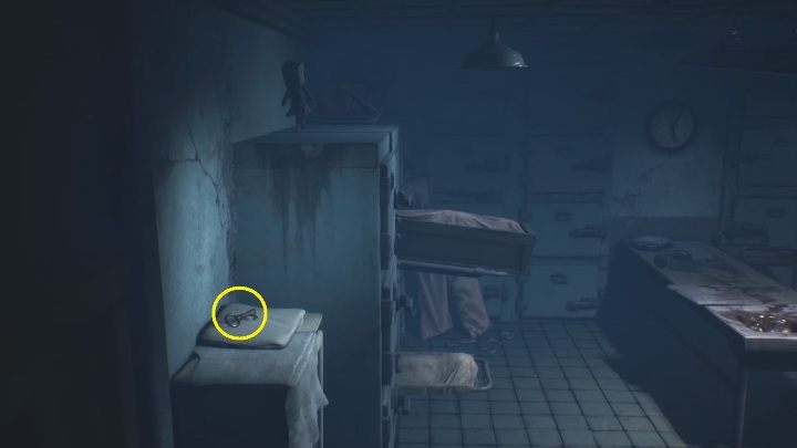 Get to the key – just jump off the shelf and grab the item - Little Nightmares 2: Escape - Chapter 3 Hospital walkthrough - Chapter 3 - Hospital - Little Nightmares 2 Guide