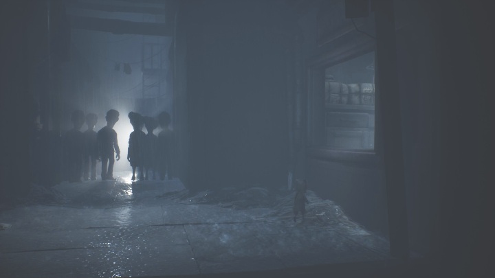 Your task is to jump through the window and then make a frantic run to prevent the enemies from depriving you of your life - Little Nightmares 2: Shop and Escape - Chapter 4 walkthrough - Chapter 4 - Getting to the Tower - Little Nightmares 2 Guide