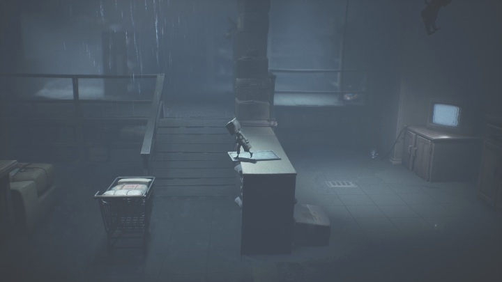 If you push the cart to the center, it will adjust itself to the environment and will fall into a specified spot - Little Nightmares 2: Shop and Escape - Chapter 4 walkthrough - Chapter 4 - Getting to the Tower - Little Nightmares 2 Guide