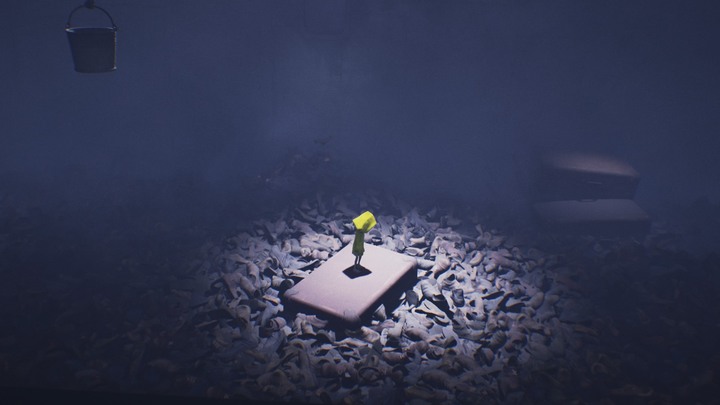 You have to quickly jump from suitcase to suitcase in order to avoid getting caught by a mysterious being. - Little Nightmares: Shoe room and Toy room - walkthrough - The Lair - Little Nightmares Game Guide
