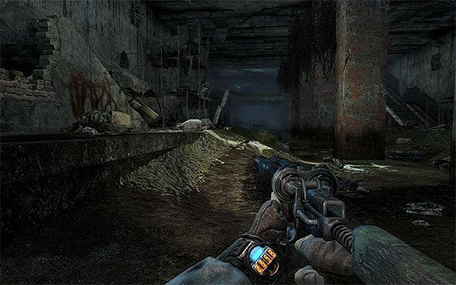 After you succeed, climb down the car and move straight ahead - Use the railcar to break through the spike trap | Chapter 13: Bandits - Chapter 13: Bandits - Metro: Last Light Game Guide