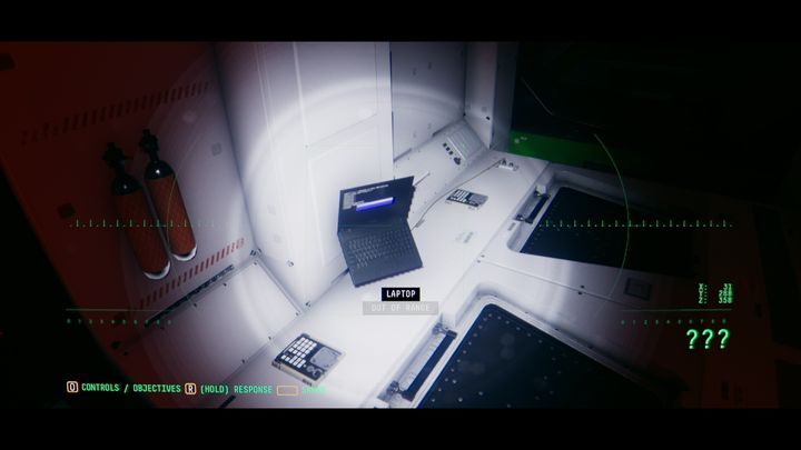 While on the way, stop in order to read Emmas message on the encountered laptop (EF-JR - GET SAM ONLINE) - Observation: Second station - walkthrough, level 6 - Walkthrough - Observation Guide