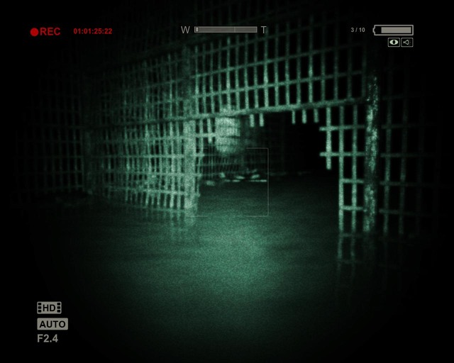 Wade in the water under the gate to find a battery - Sewer | Walkthrough - Walkthrough - Outlast Game Guide & Walkthrough