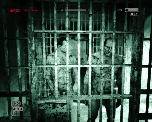 The guys are having a conversation - Prison Block | Walkthrough - Walkthrough - Outlast Game Guide & Walkthrough