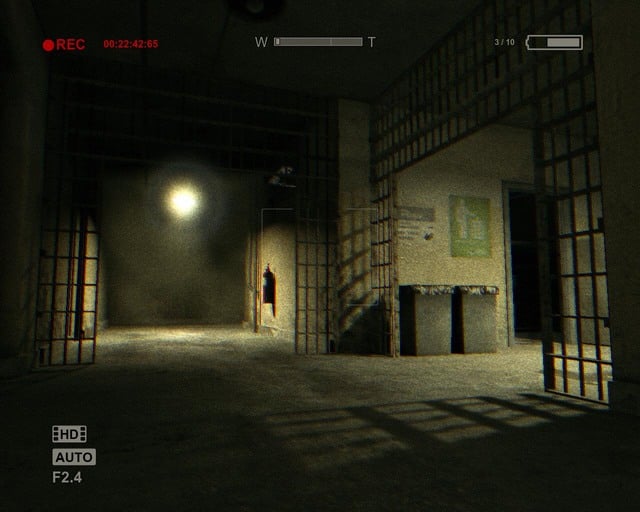 The corridor with the light will lead you to the switch - Prison Block | Walkthrough - Walkthrough - Outlast Game Guide & Walkthrough