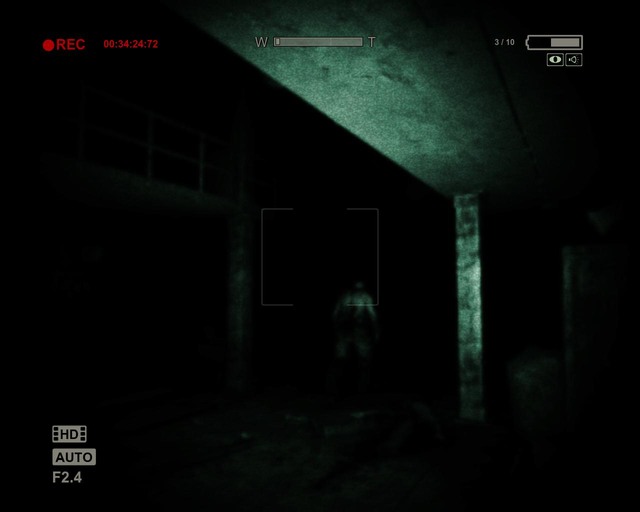 Its dark even with the video camera on - Prison Block | Walkthrough - Walkthrough - Outlast Game Guide & Walkthrough