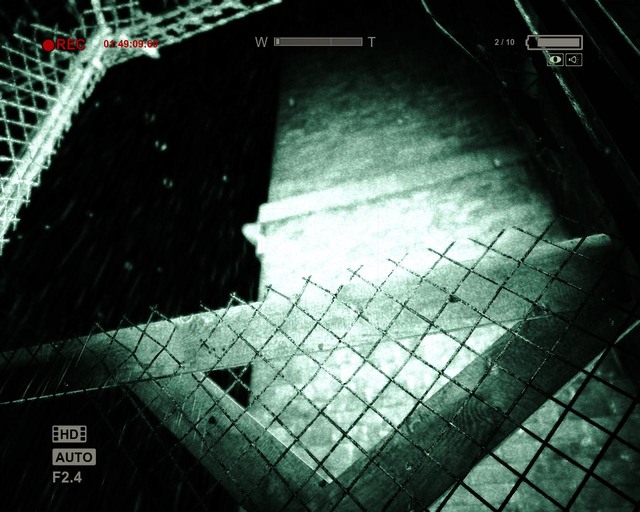 The hole in the gate - Courtyard | Walkthrough - Walkthrough - Outlast Game Guide & Walkthrough