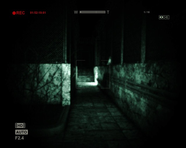 The lit passageway on the right - Courtyard | Walkthrough - Walkthrough - Outlast Game Guide & Walkthrough