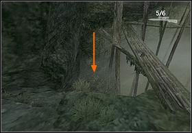 Move through the wooden construction, but before you do it, draw moving nearby spiders attention from it - The Canyon - Walkthrough - Peter Jacksons King Kong - Game Guide and Walkthrough