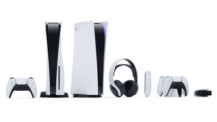 PS5 console with accessories - PS5: Accessories - Basics - PS5 Guide