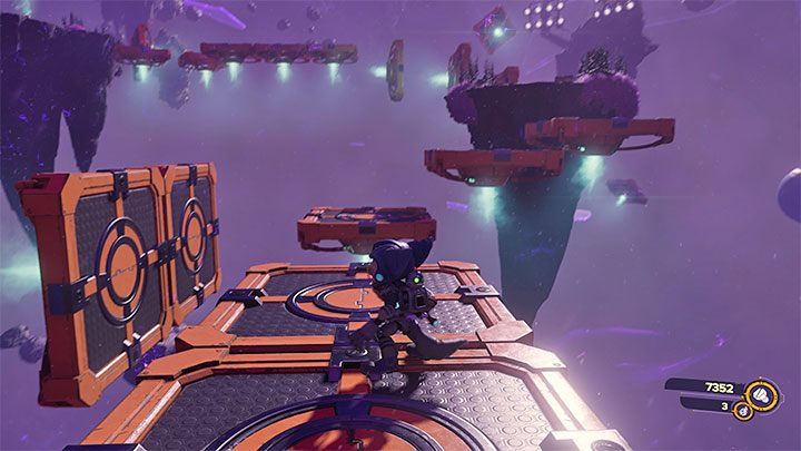 There is an obstacle course to complete involving running on platforms that will rotate 90 degrees - Ratchet & Clank Rift Apart: Scarstu Debris Field - collectibles, list, map - Secrets and Collectibles - Ratchet & Clank Rift Apart Guide