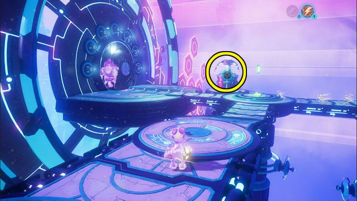 Select the electric sphere from your inventory and throw it towards the generator marked on the picture, which is located right next to the meta-terminal - Ratchet & Clank Rift Apart: Protecting Morts and freeing Seekerpede - walkthrough - Return to Sargasso - Ratchet & Clank Rift Apart Guide