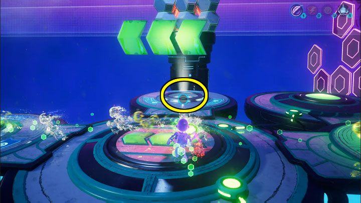 Turn towards the slot shown in the picture and throw the lift sphere at it - Ratchet & Clank Rift Apart: Reaching the anomalies in the catacombs - walkthrough - Savali - return - Ratchet & Clank Rift Apart Guide