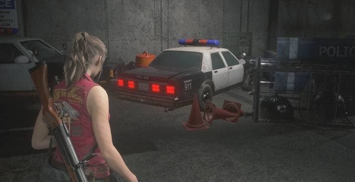 Open the inventory and go to the inspection mode - there is a button at the back of the remote - How to open the police cars trunk in the parking garage in Resident Evil 2? - FAQ - Resident Evil 2 Guide