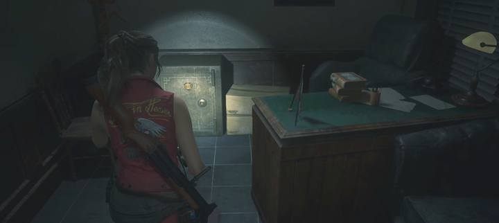 One of hip pouches is located in a safe in the East Office, 1F - Where are the inventory upgrades in Resident Evil 2? - FAQ - Resident Evil 2 Guide
