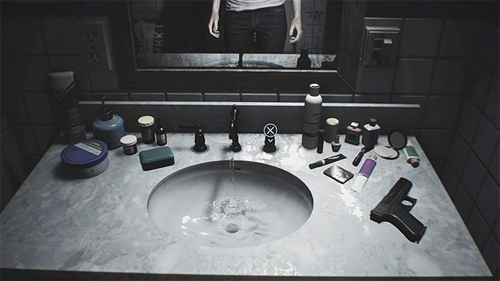 You can look around Jills apartment (this is optional) or head straight to the bathroom - Resident Evil 3: Jills apartment and escape walkthrough - Story walkthrough - Resident Evil 3 Guide