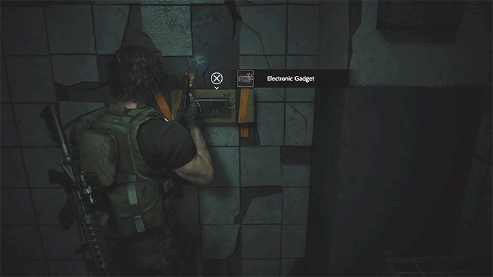 Go up the stairs to the second floor and investigate the shower room - Resident Evil 3: Police station walkthrough - Story walkthrough - Resident Evil 3 Guide