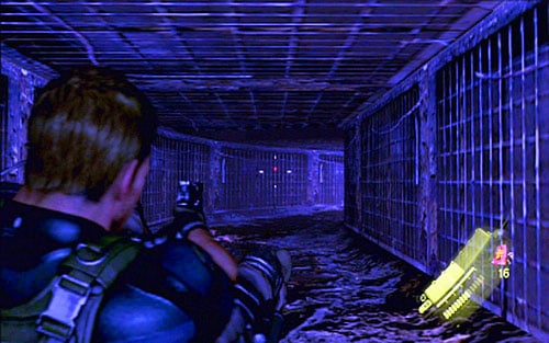 After the snake escapes, follow it, getting through the indicated hole - Chapter 3 - Chasing the Snake | Chriss campaign - Chriss campaign - Resident Evil 6 Game Guide