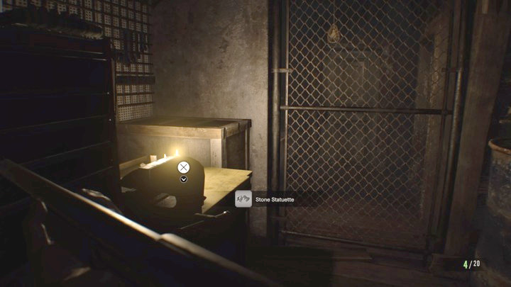 Return to the building - Resident Evil 7: Yard and the Old House walktrough - Resident Evil VII Walkthrough - Resident Evil 7 Guide, Walkthrough