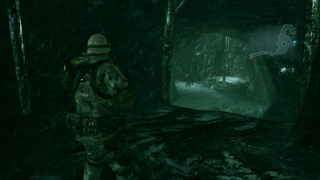 Both roads lead to the same place, but the right passage allows you to eliminate running enemies safely - Double Mystery - part I - Episode 2 - Resident Evil: Revelations - Game Guide and Walkthrough