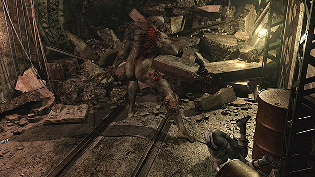 Attacks of the Proto Tyrant can knock Rebecca to the ground and seriously wound her - Boss: Proto Tyrant - first encounter | Factory Walkthrough - Factory - Resident Evil Zero HD Game Guide & Walkthrough