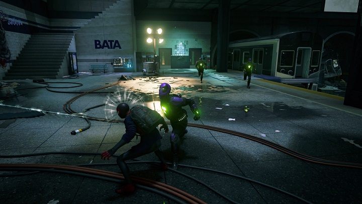 At the third stage of the fight, Prowler will spawn holograms from time to time - Spider-Man Miles Morales: Thicker Than Blood walkthrough - Main missions - Spider-Man Miles Morales Guide