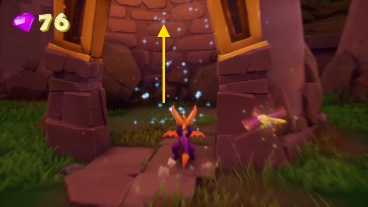 In the central part you can find a tower that will allow you to ascend to a hill from which you can activate the Town Square level - Artisans | Spyro The Dragon Walkthrough - Artisans - Spyro Reignited Trilogy Guide