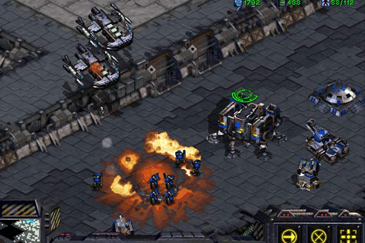 A Battlecruiser is one of the most powerful terran units. - How to play the terrans? - How to play? - StarCraft: Remastered Game Guide
