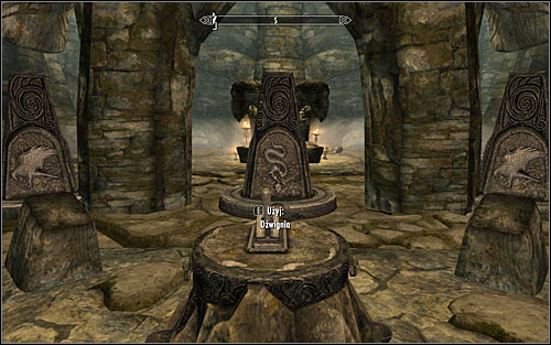 Now you will have to solve the first puzzle in this location, consisting of three interactive pillars located in the middle part of the room - Reaching the portal | The World-Eaters Eyrie - The World-Eaters Eyrie - The Elder Scrolls V: Skyrim Game Guide