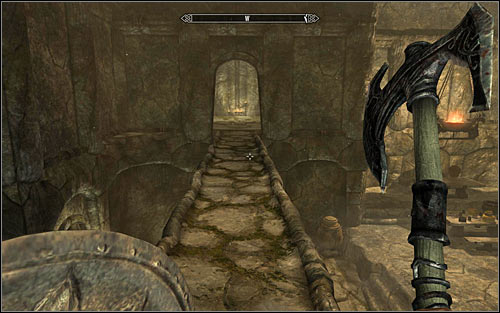 There are a few Draugrs in this room and you can attack them from above or jump down and fight them directly - Heading to the temple of Ustengrav | The Horn of Jurgen Windcaller - The Horn of Jurgen Windcaller - The Elder Scrolls V: Skyrim Game Guide