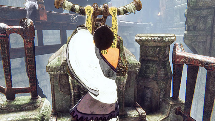 Pull the lever to throw the monster to the bridge below. - Help Trico during the fight and save him from dying | Walkthrough - Walkthrough - The Last Guardian Game Guide