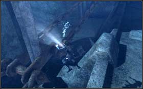 Swim near the statues and notice that their blades are blocking the big chain which is located at the bottom - [Arctic Sea] - Helheim - Arctic Sea - Tomb Raider: Underworld - Game Guide and Walkthrough